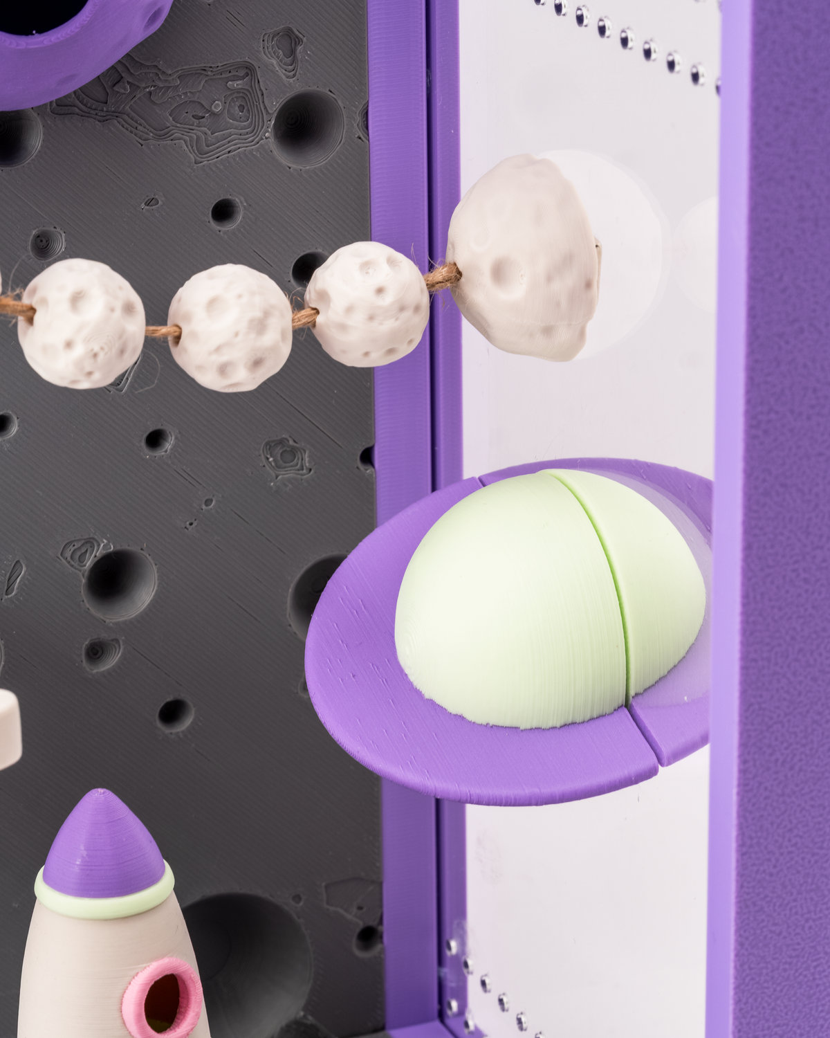 Magnetic Saturn platform for jumping spiders as a two-part planet